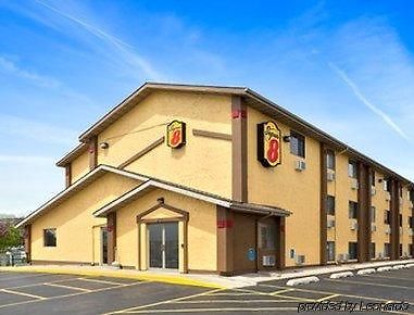 Hotel Super 8 By Wyndham Cedar Rapids Exterior foto