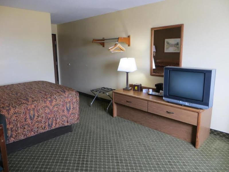 Hotel Super 8 By Wyndham Cedar Rapids Exterior foto